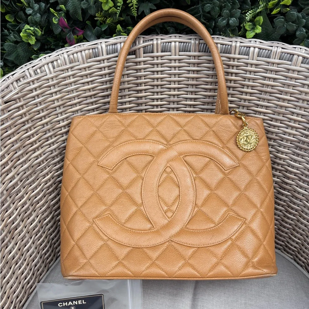 Authentic CHANEL gold MEDALLION brown camel caviar leather bag - Picture 16 of 16